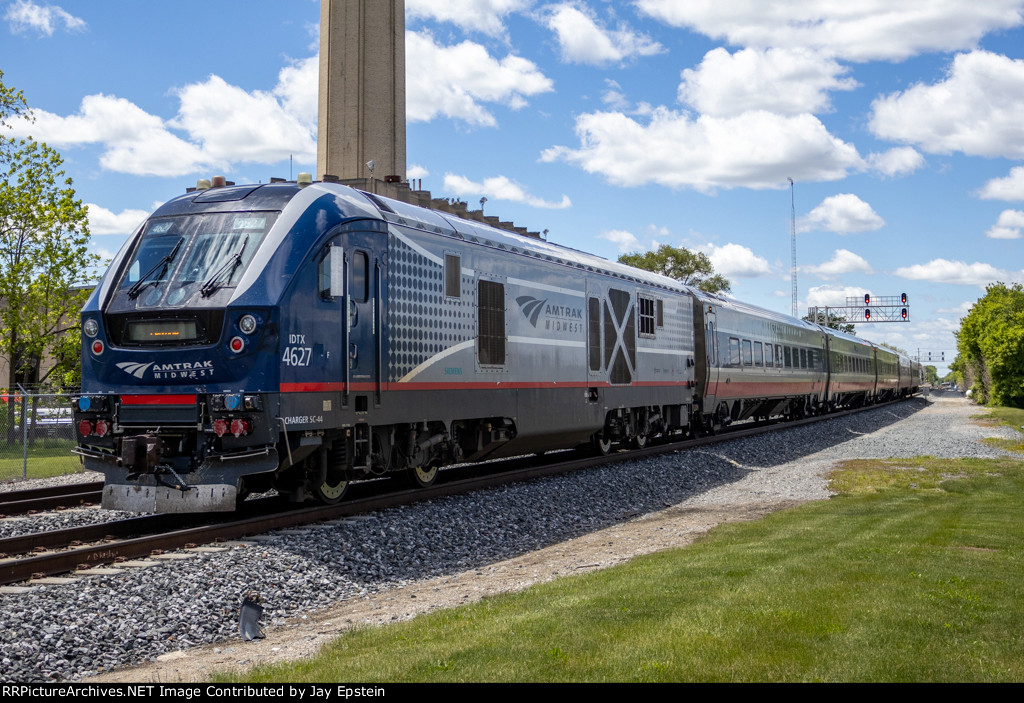 IDTX 4627 leads Wolverine Train #350 into Dearborn 